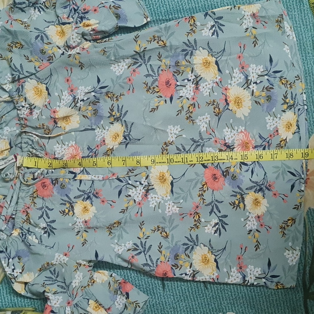 Floral Top - Picture 10 of 10